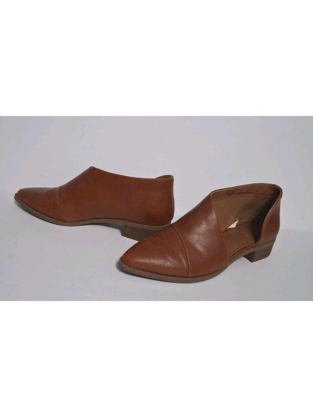 Universal Thread Wenda, Side Cut Out Shoes, Size 8.5, Faux Leather, GUC